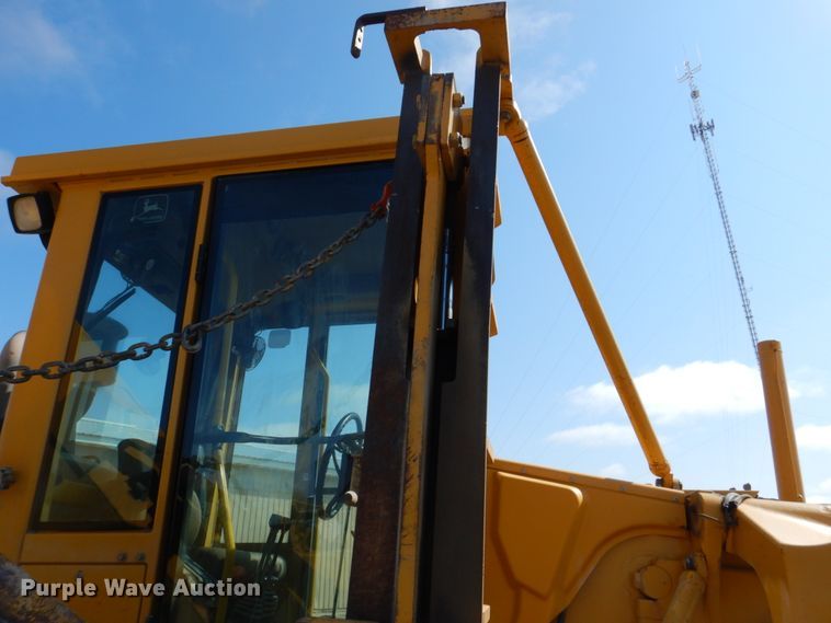 image for item DS8006 1999 John Deere 770CH  motor grader