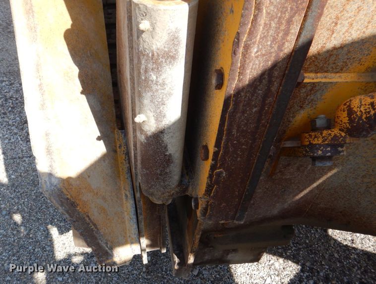 image for item DS8006 1999 John Deere 770CH  motor grader