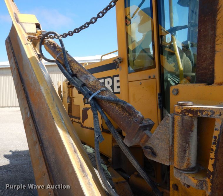 image for item DS8006 1999 John Deere 770CH  motor grader