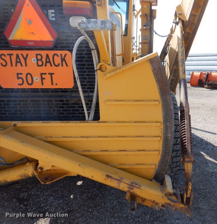 image for item DS8006 1999 John Deere 770CH  motor grader