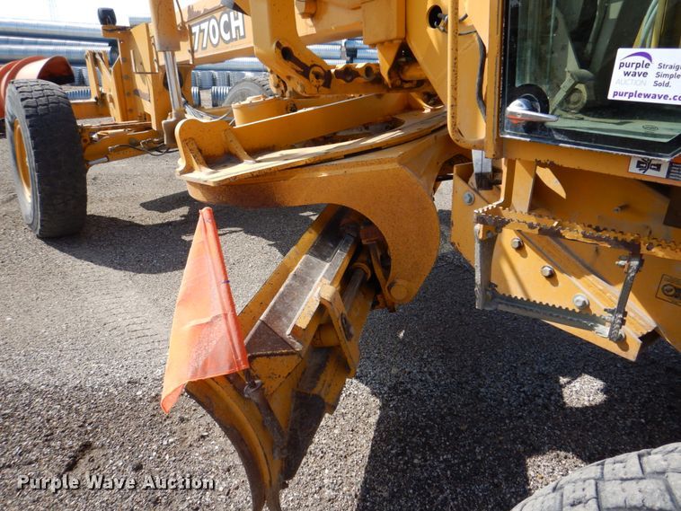 image for item DS8006 1999 John Deere 770CH  motor grader