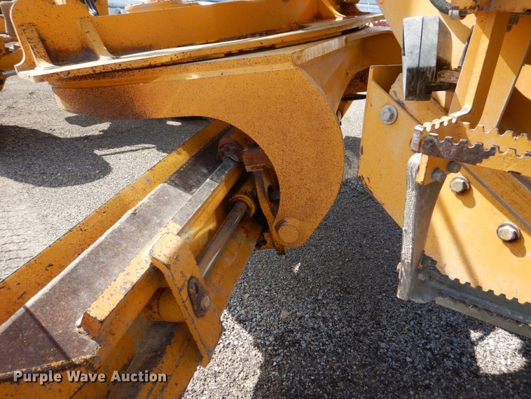 image for item DS8006 1999 John Deere 770CH  motor grader