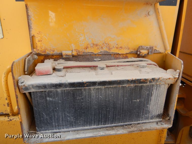 image for item DS8006 1999 John Deere 770CH  motor grader