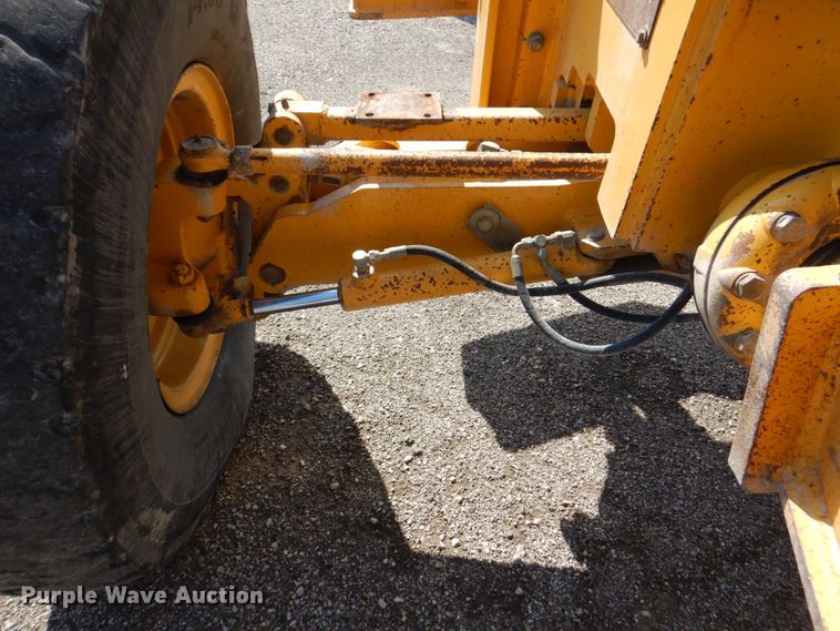 image for item DS8006 1999 John Deere 770CH  motor grader