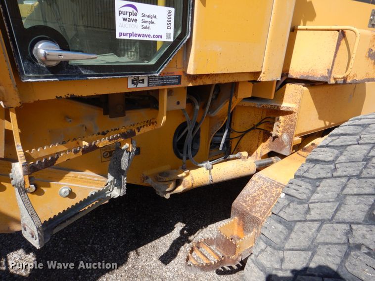 image for item DS8006 1999 John Deere 770CH  motor grader