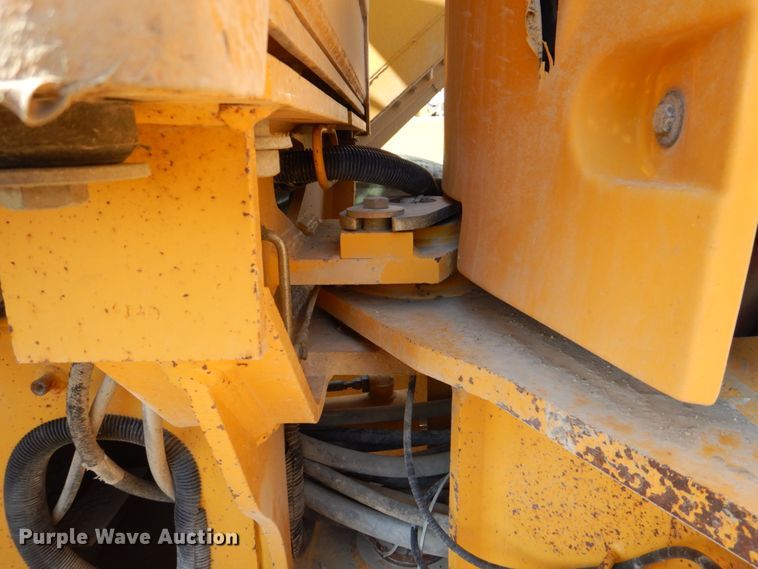 image for item DS8006 1999 John Deere 770CH  motor grader