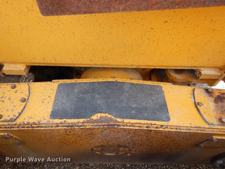 image for item DS8006 1999 John Deere 770CH  motor grader