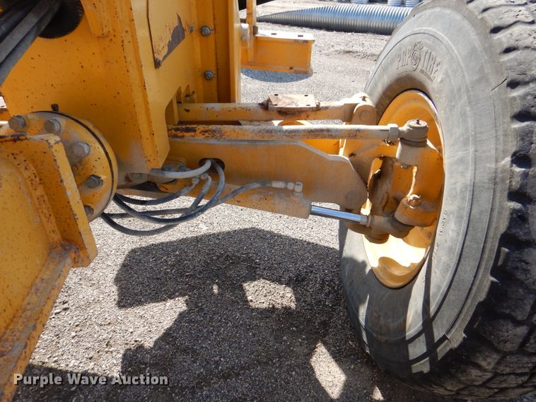 image for item DS8006 1999 John Deere 770CH  motor grader