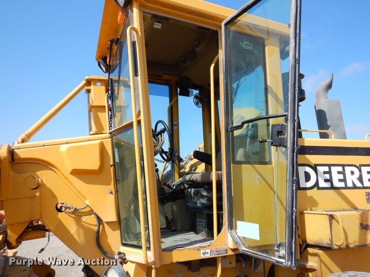 image for item DS8006 1999 John Deere 770CH  motor grader