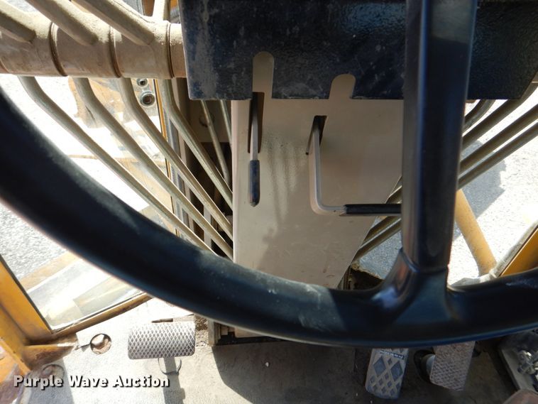 image for item DS8006 1999 John Deere 770CH  motor grader