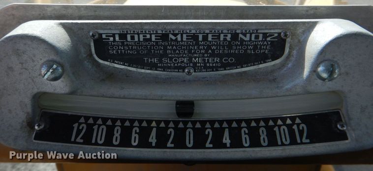 image for item DS8006 1999 John Deere 770CH  motor grader