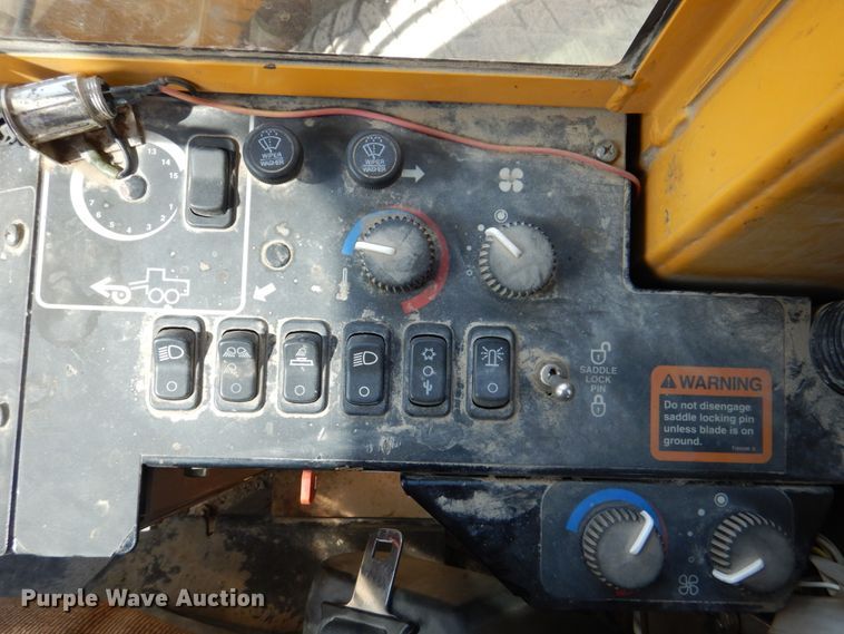 image for item DS8006 1999 John Deere 770CH  motor grader