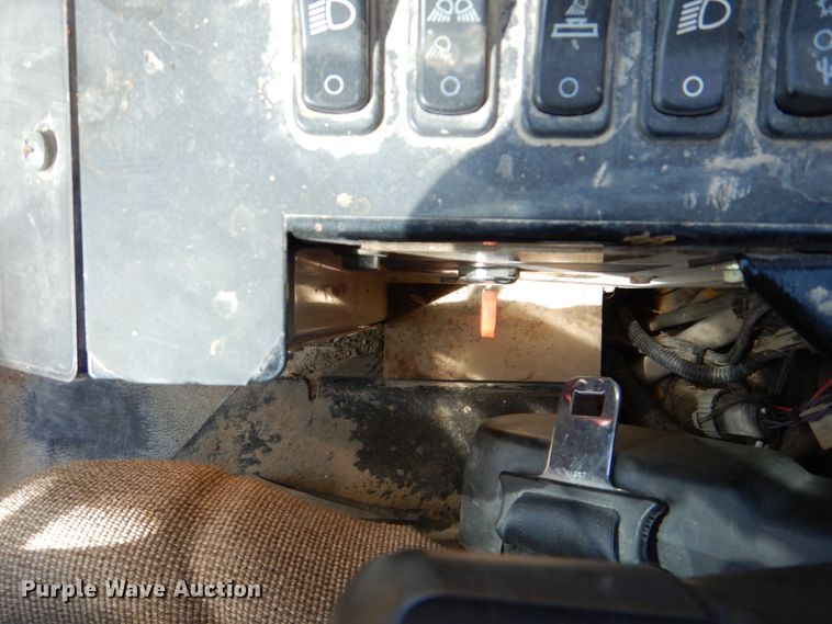 image for item DS8006 1999 John Deere 770CH  motor grader