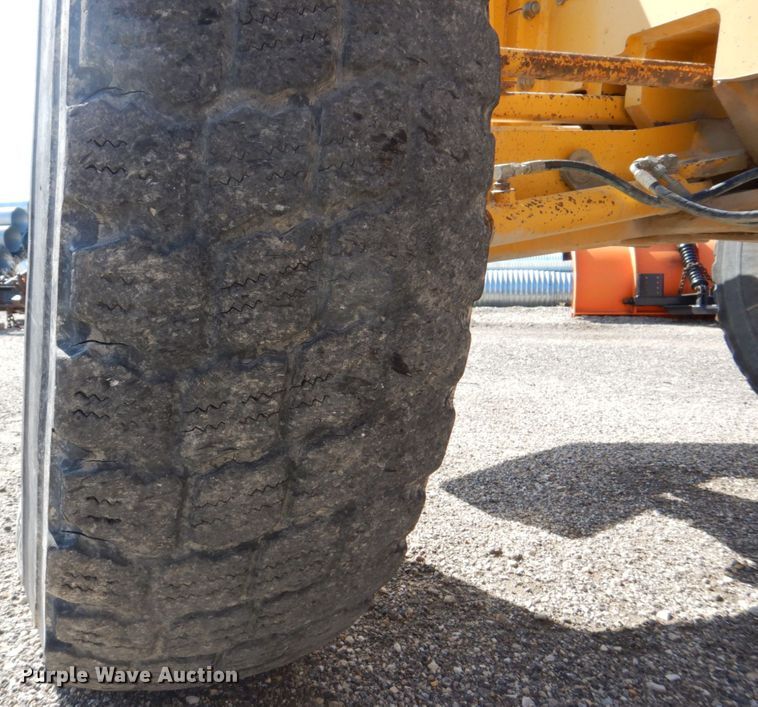 image for item DS8006 1999 John Deere 770CH  motor grader