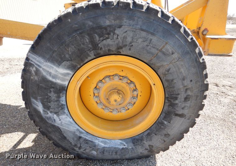 image for item DS8006 1999 John Deere 770CH  motor grader