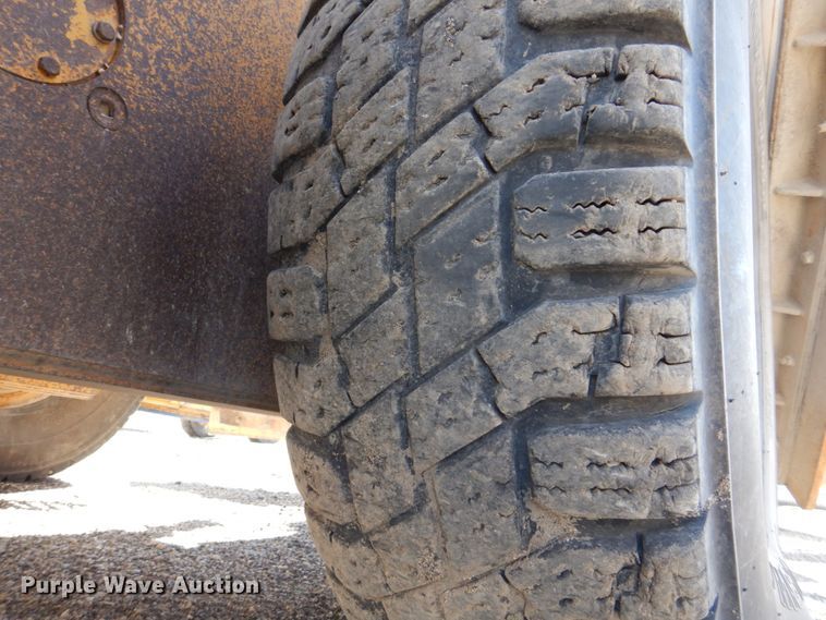 image for item DS8006 1999 John Deere 770CH  motor grader