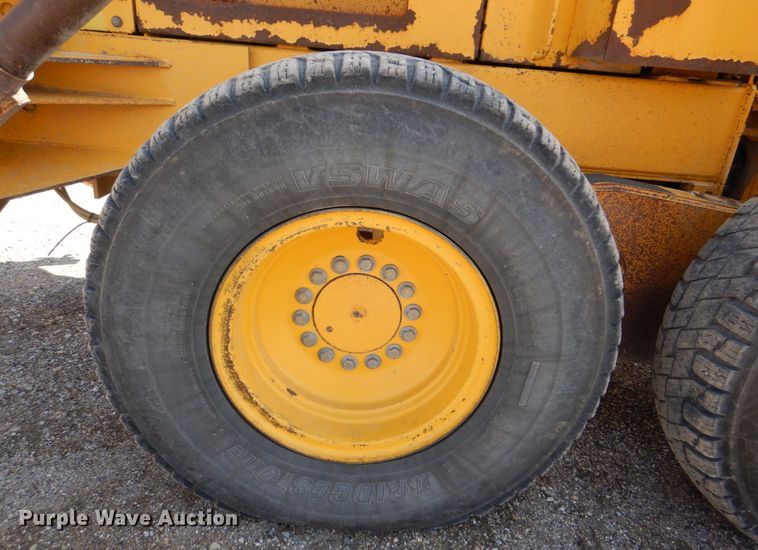 image for item DS8006 1999 John Deere 770CH  motor grader