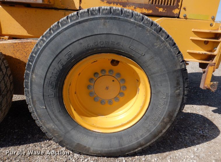 image for item DS8006 1999 John Deere 770CH  motor grader