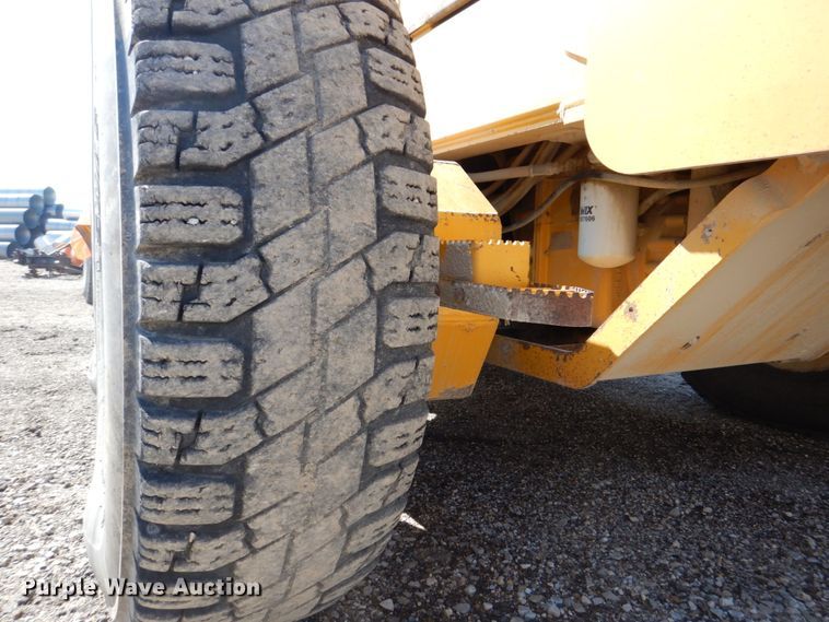 image for item DS8006 1999 John Deere 770CH  motor grader