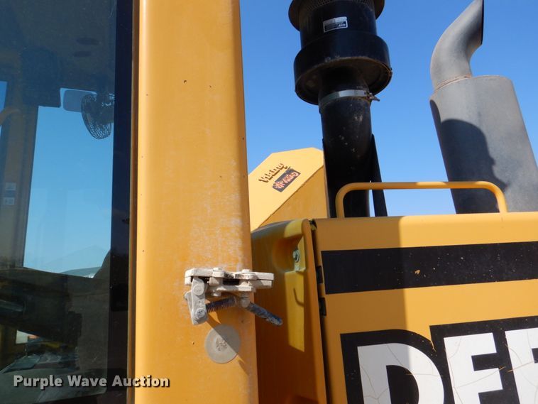 image for item DS8006 1999 John Deere 770CH  motor grader