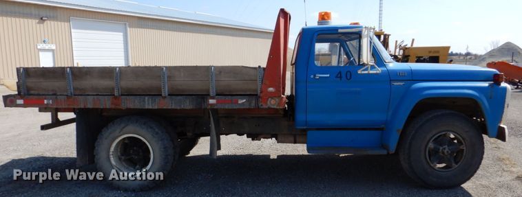 image for item DS8007 1976 Ford F600  dump flatbed truck