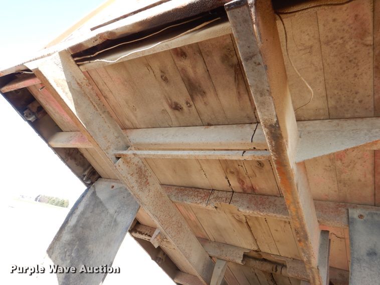 image for item DS8007 1976 Ford F600  dump flatbed truck