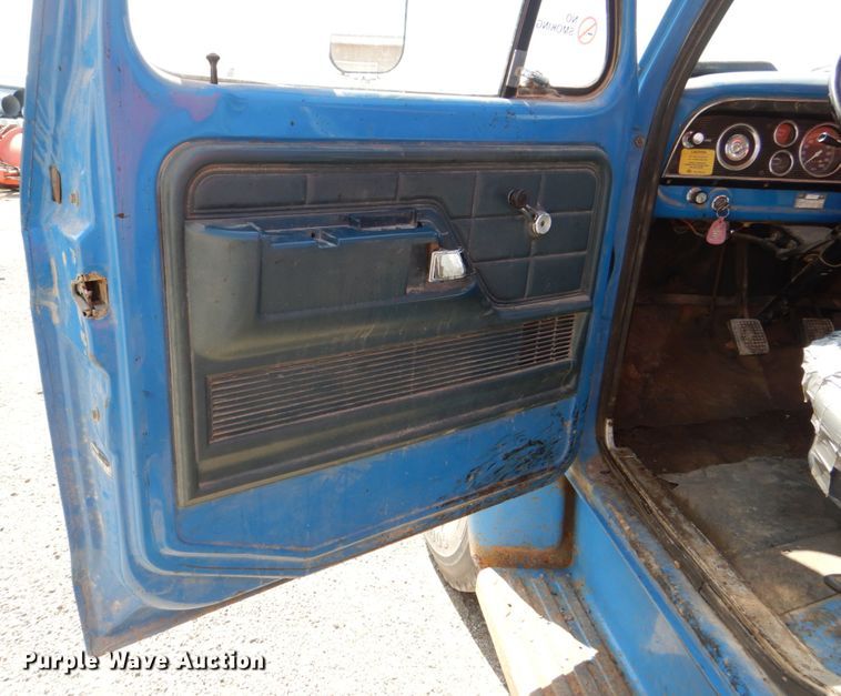 image for item DS8007 1976 Ford F600  dump flatbed truck