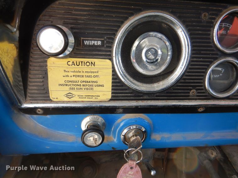 image for item DS8007 1976 Ford F600  dump flatbed truck