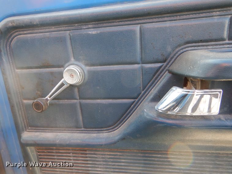 image for item DS8007 1976 Ford F600  dump flatbed truck