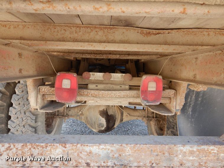 image for item DS8007 1976 Ford F600  dump flatbed truck