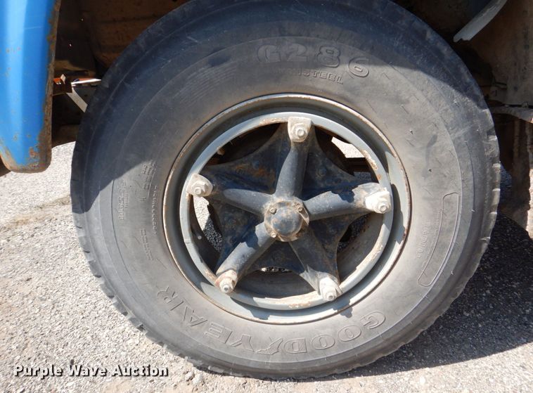 image for item DS8007 1976 Ford F600  dump flatbed truck