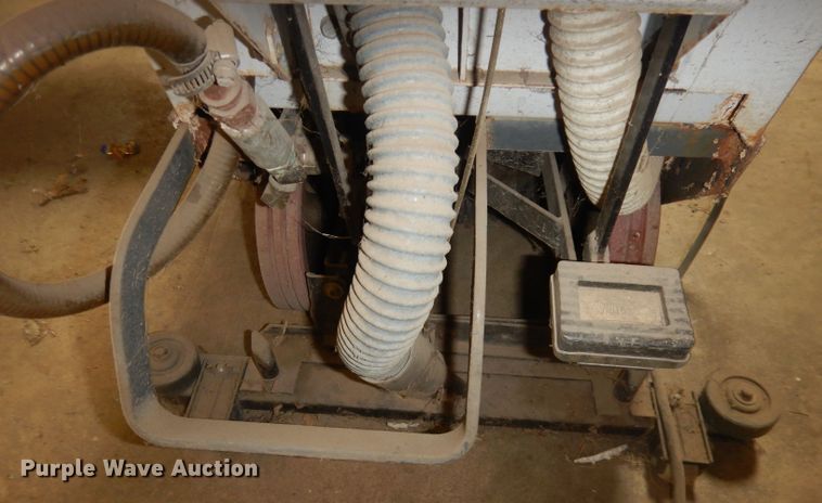 image for item DT9880 Advance Convertamatic 386002  floor scrubber