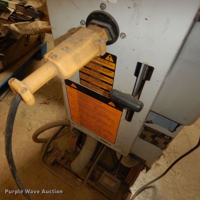 image for item DT9880 Advance Convertamatic 386002  floor scrubber