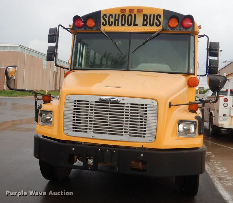 image for item DT9881 2004 Freightliner FS65  school bus