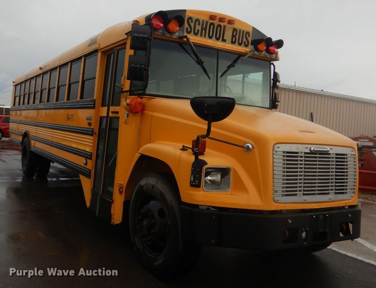 image for item DT9881 2004 Freightliner FS65  school bus