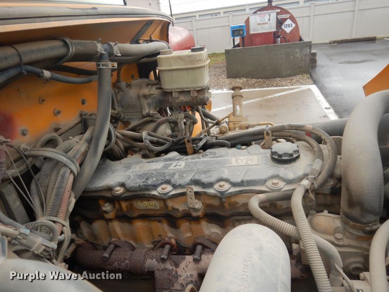 image for item DT9881 2004 Freightliner FS65  school bus