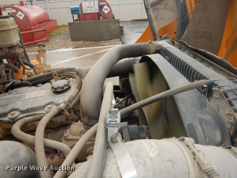 image for item DT9881 2004 Freightliner FS65  school bus