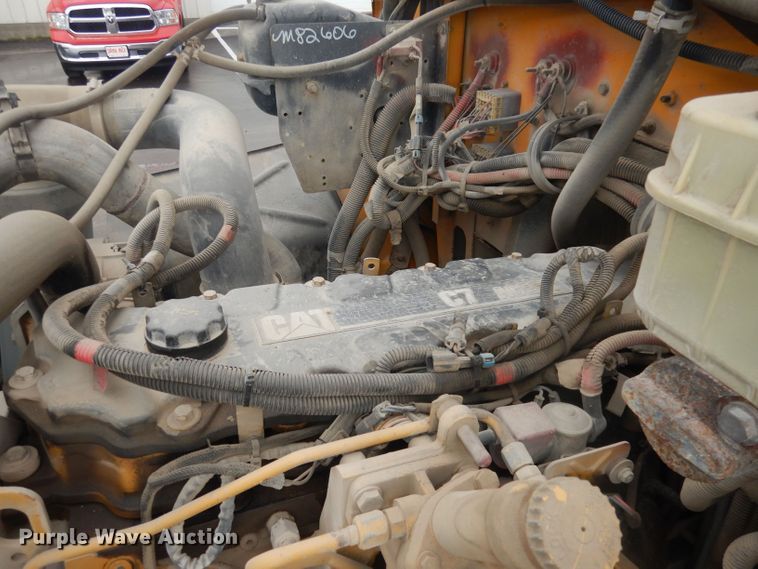 image for item DT9881 2004 Freightliner FS65  school bus