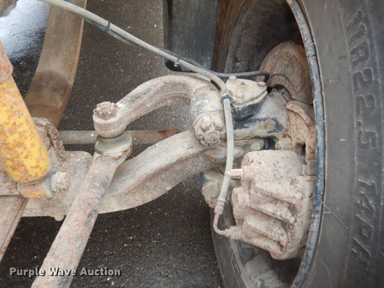 image for item DT9881 2004 Freightliner FS65  school bus