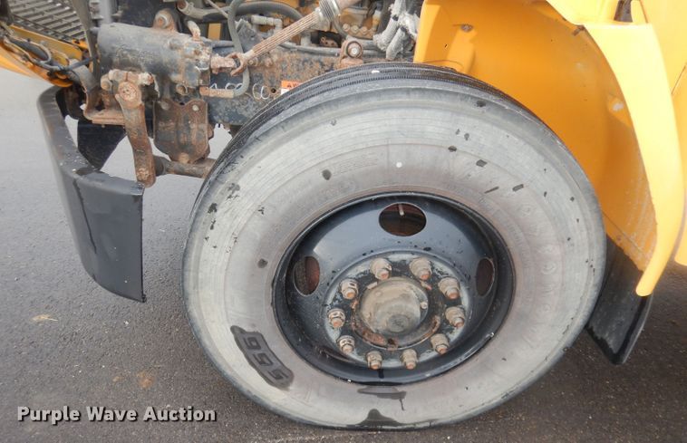 image for item DT9881 2004 Freightliner FS65  school bus