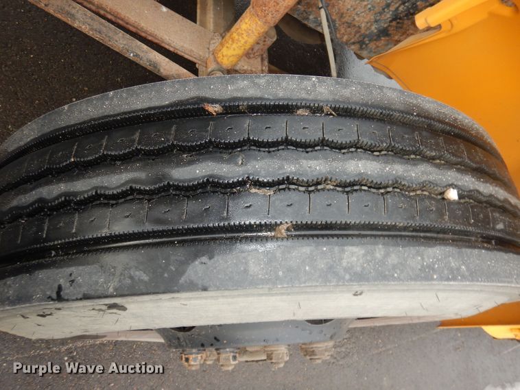 image for item DT9881 2004 Freightliner FS65  school bus