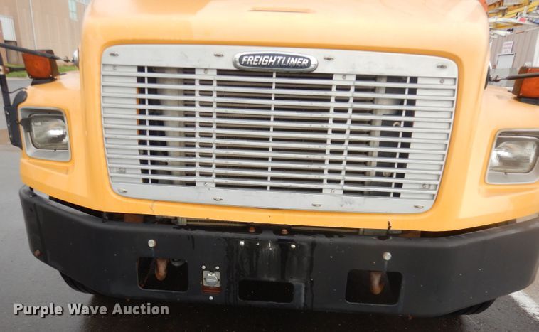 image for item DT9881 2004 Freightliner FS65  school bus