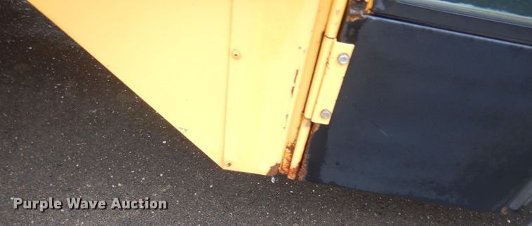 image for item DT9881 2004 Freightliner FS65  school bus