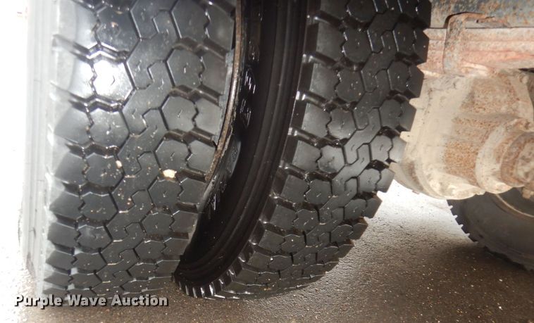 image for item DT9881 2004 Freightliner FS65  school bus