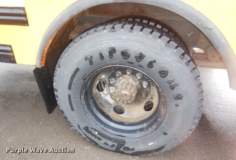 image for item DT9881 2004 Freightliner FS65  school bus