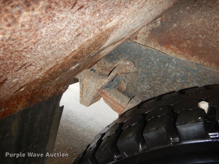 image for item DT9881 2004 Freightliner FS65  school bus