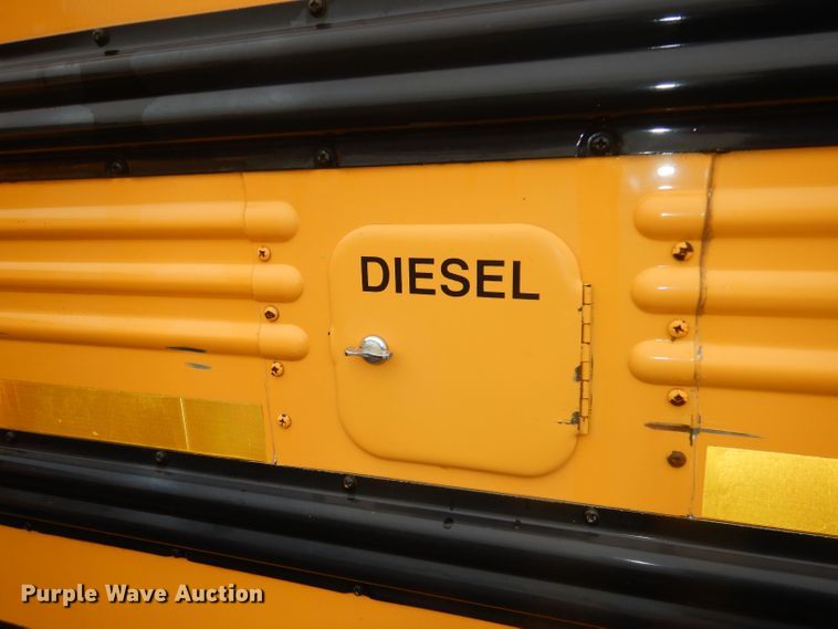 image for item DT9881 2004 Freightliner FS65  school bus