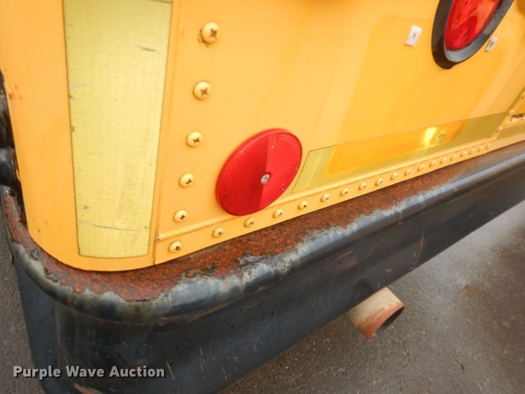 image for item DT9881 2004 Freightliner FS65  school bus