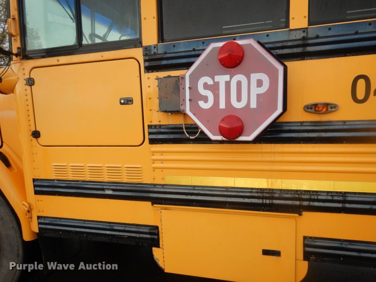 image for item DT9881 2004 Freightliner FS65  school bus