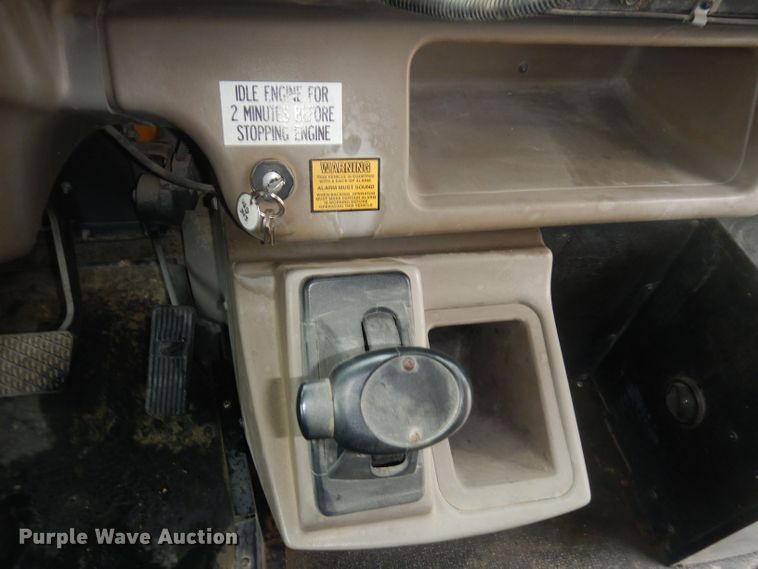 image for item DT9881 2004 Freightliner FS65  school bus